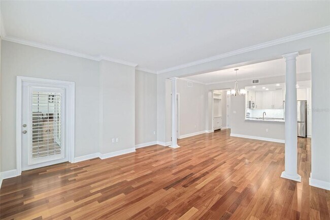 Building Photo - 2305 Edgewater Dr