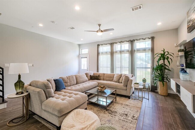 Building Photo - 8404 Safeguard St