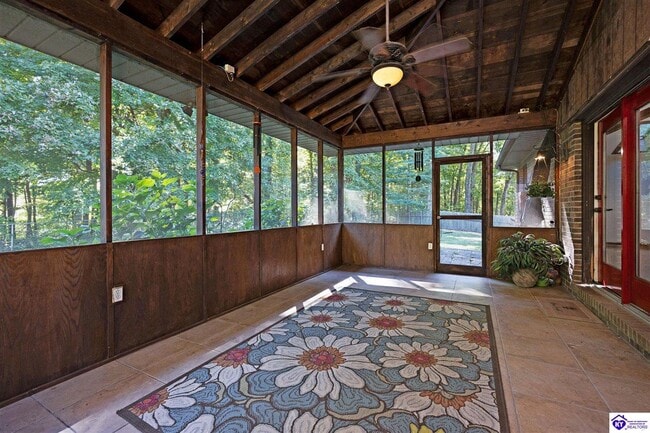 Building Photo - 306 Forest Trce