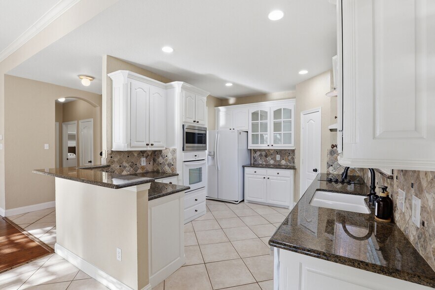 Building Photo - 1101 Countryhill Dr