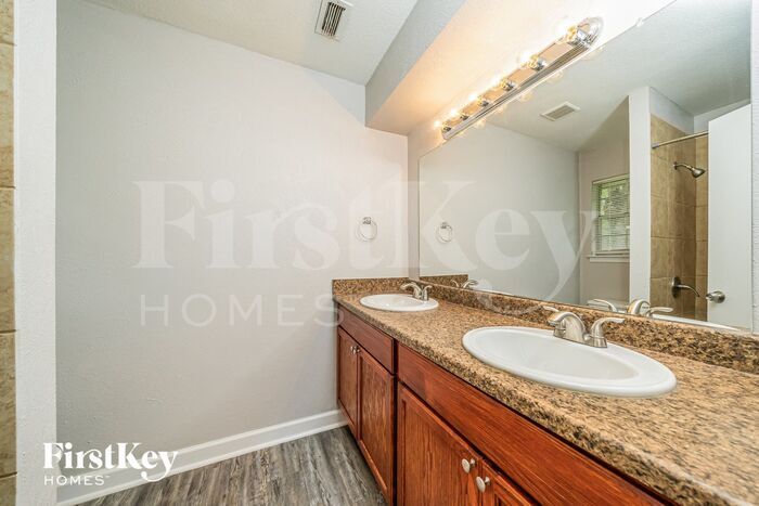 Building Photo - 204 E Lanett Dr