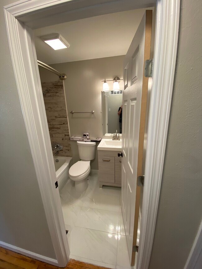 Building Photo - 6120-24 Vermont Ave