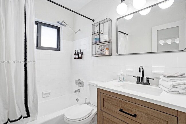 Building Photo - 754 NE 40th St