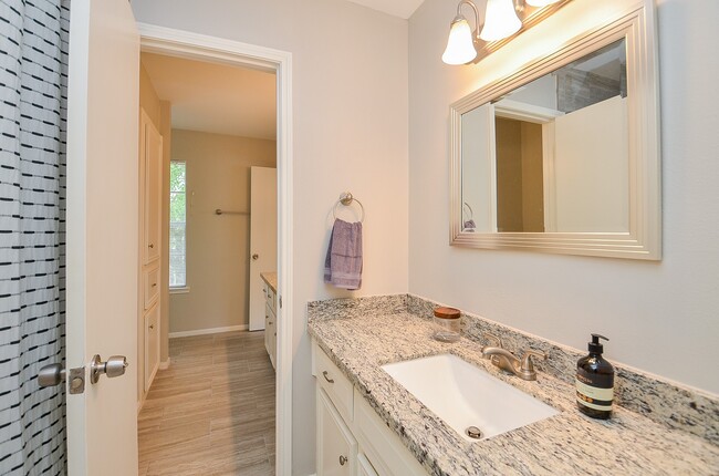 Building Photo - 2019 Briarlee Dr