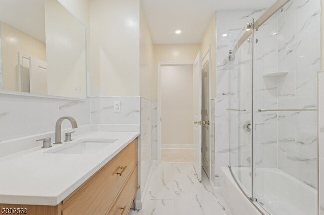 Building Photo - 215 Summit Ave