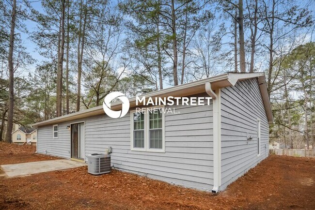 Building Photo - 4 Bedroom Pet-Friendly Home in Ellenwood, GA with Main Street Renewal