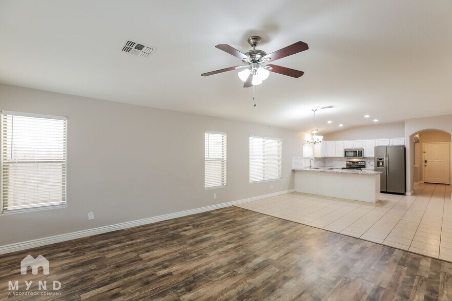 Building Photo - 5527 W Southgate Ave