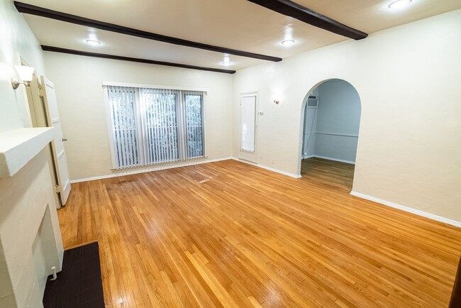 Interior Photo - 147 North Hamilton Drive