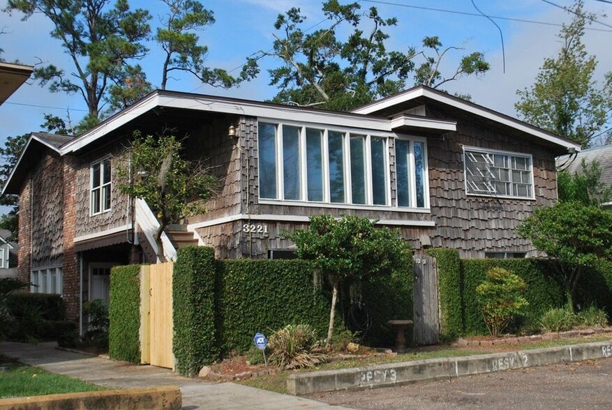 3221 Herschel St Front of Building - 3221 Herschel Street