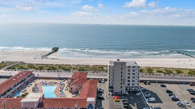 Building Photo - 250 Shore Rd