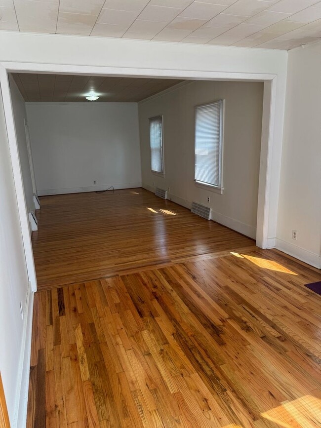 Building Photo - Cozy 2 Bedroom Home – Lawn Care & Snow Removal Included!