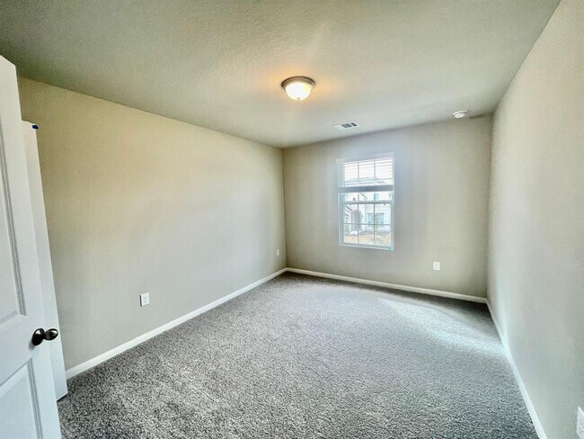 Building Photo - 6708 Covina Ln