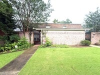 Building Photo - 2028 Hazel Hedge Ln