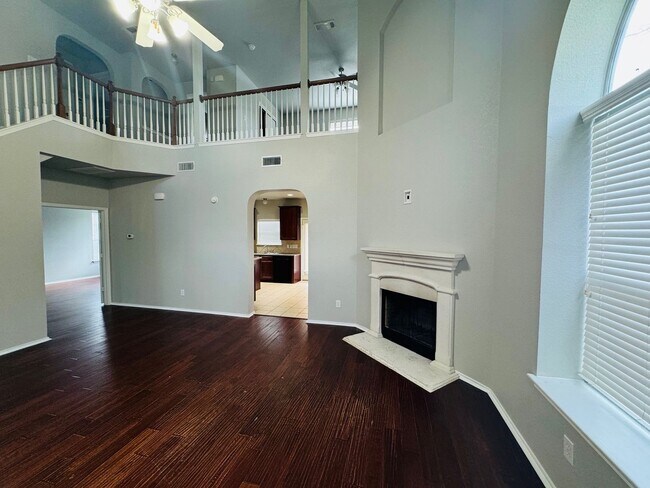 Building Photo - Spacious Midway ISD Home