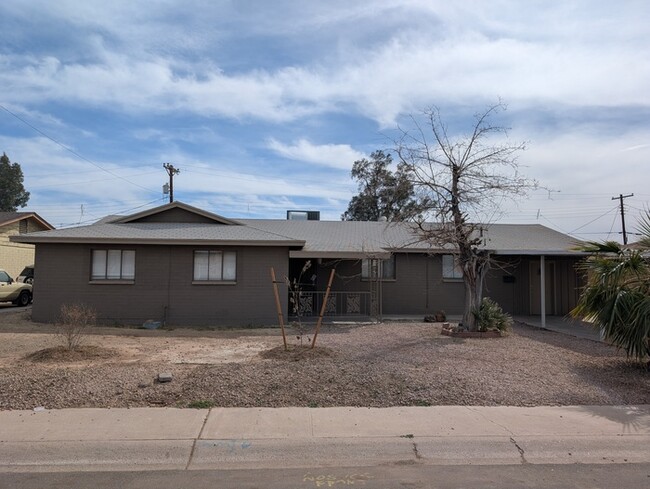 Building Photo - Maryvale 4-bedroom with covered parking