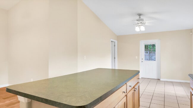 Building Photo - 720 Florence St