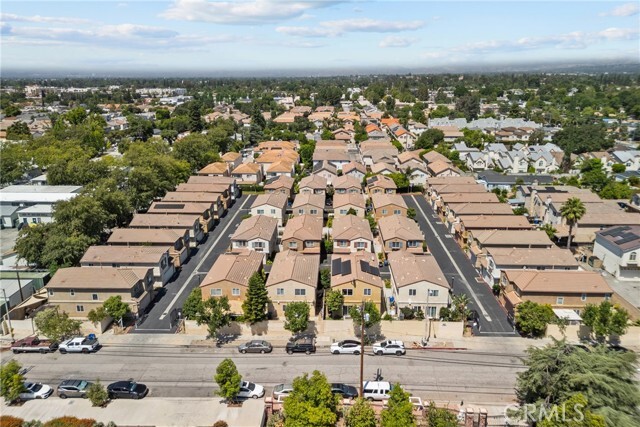 Building Photo - 9427 Lemona Ave