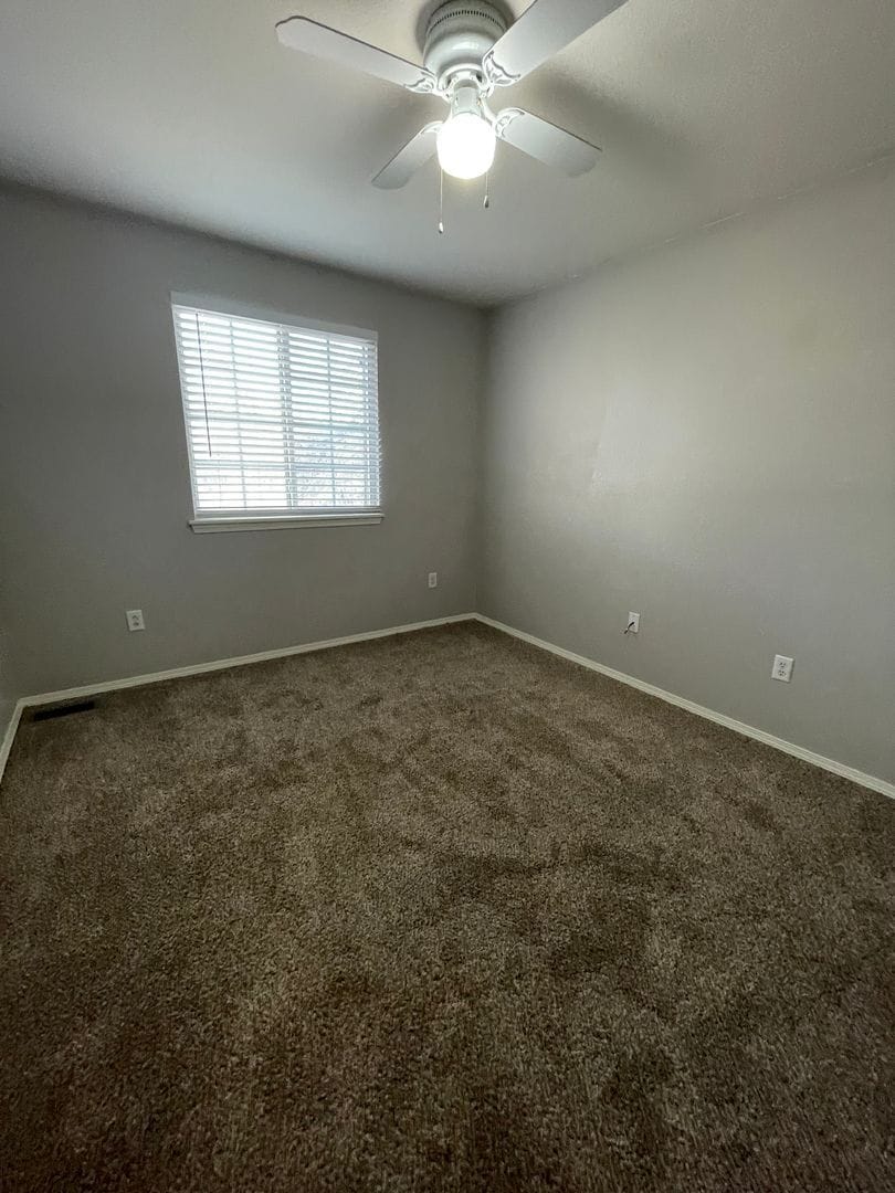 Building Photo - 6511 Stagecoach Ave