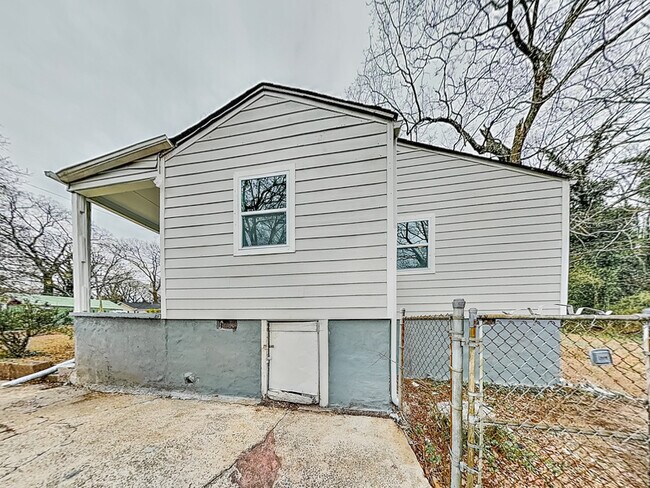Building Photo - 1958 Maywood Pl NW