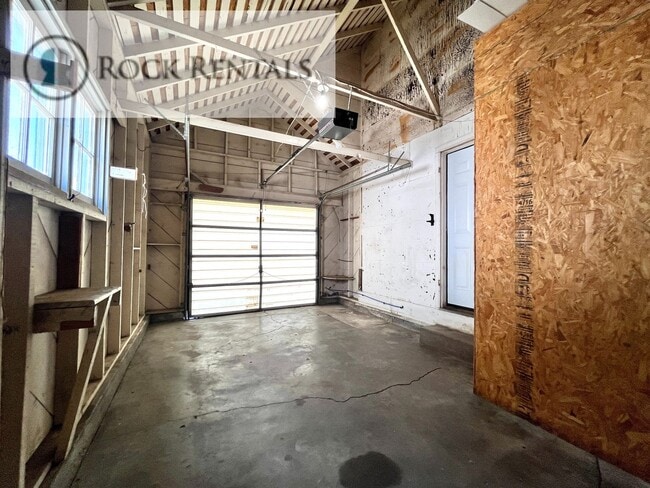Building Photo - 3 Bed 2 Bath with a Basement Bonus Room