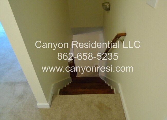 Building Photo - Beautiful 3b Room!Move in ready!