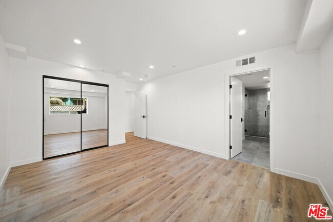Building Photo - 6049 Craner Ave
