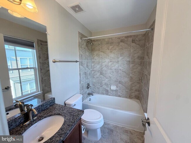 Building Photo - 4560 Longfellow St