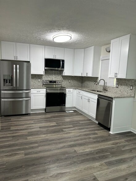 Building Photo - 818 Manning Way SW