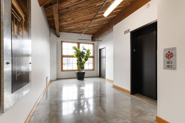 Building Photo - Chic, urban studio condo in the Pearl—Peaceful, In-unit w/d, 14-ft ceilings, deeded parking