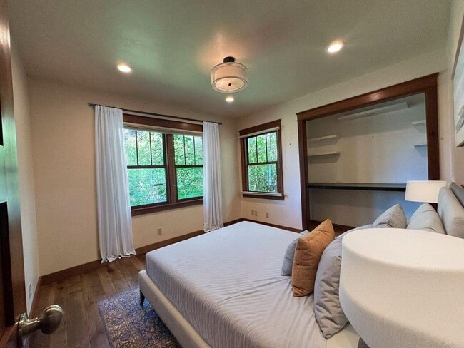 Building Photo - 607 NW Federal St