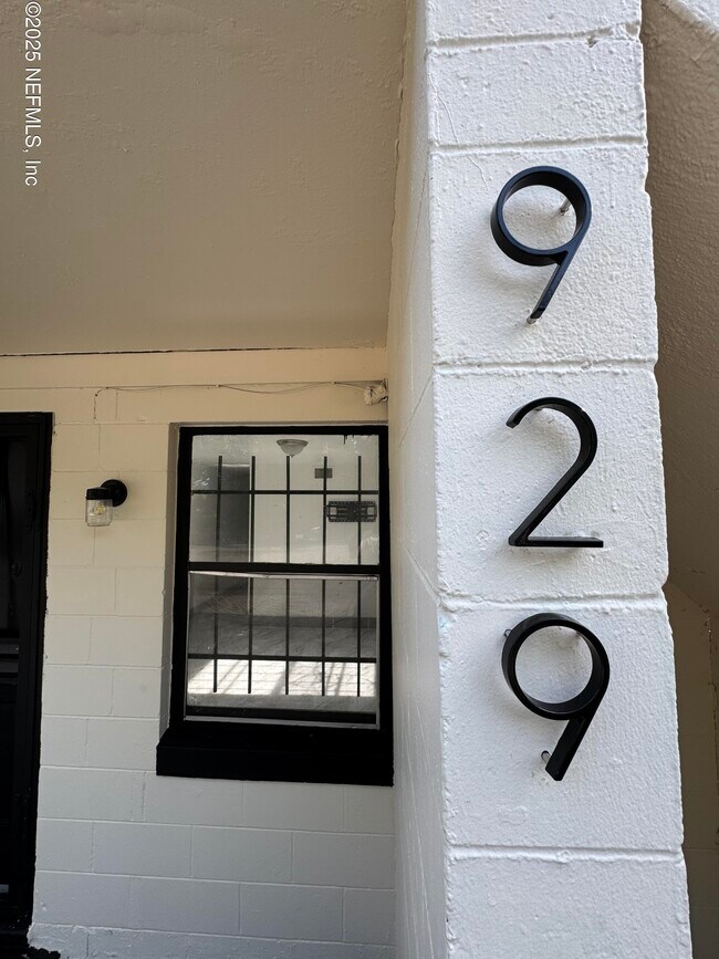 Primary Photo - 929 W 27th St