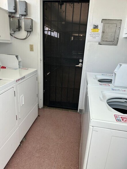 Building Photo - 939 S Cabrillo Ave