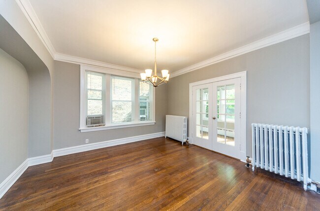 Building Photo - 2037 W Estes Ave
