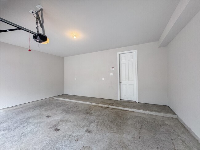 Building Photo - 9503 Towne Lake Pkwy