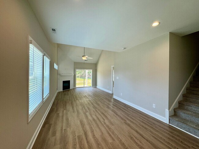 Building Photo - Kings Grant Townhomes