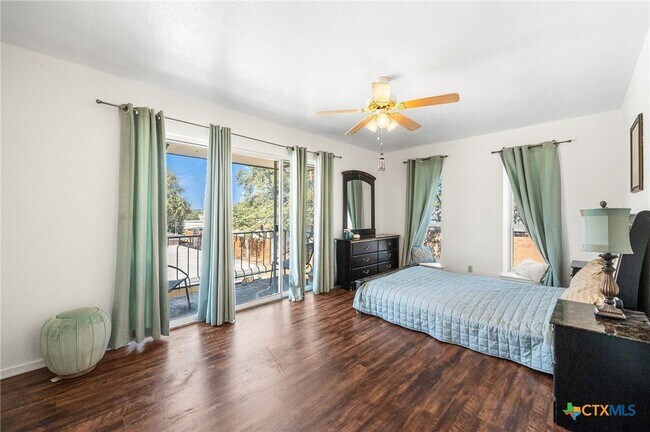 Building Photo - 619 Strings Dr