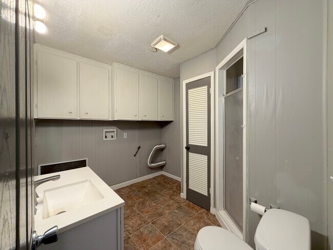 Building Photo - Westport Rd