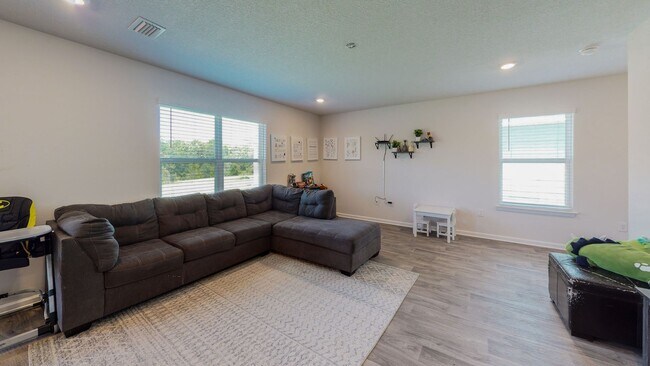Building Photo - Hammock Bay! 4 bed 2.5 bath home located i...