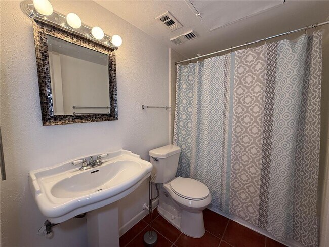 Building Photo - 2250 Bering Dr