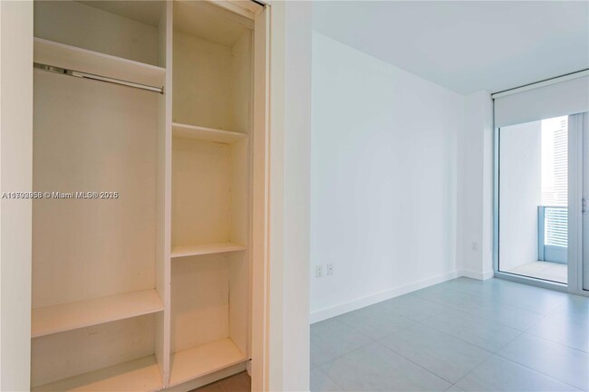 Building Photo - 200 Biscayne Blvd Way