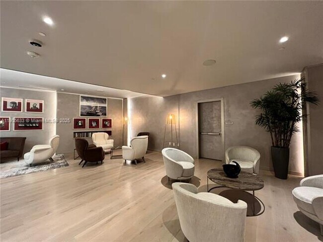 Building Photo - 1000 Brickell Plaza