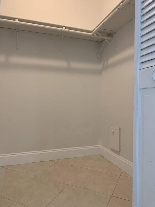 Building Photo - 124 Stratford I