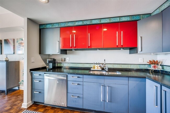 Building Photo - 3030 McKinney Ave