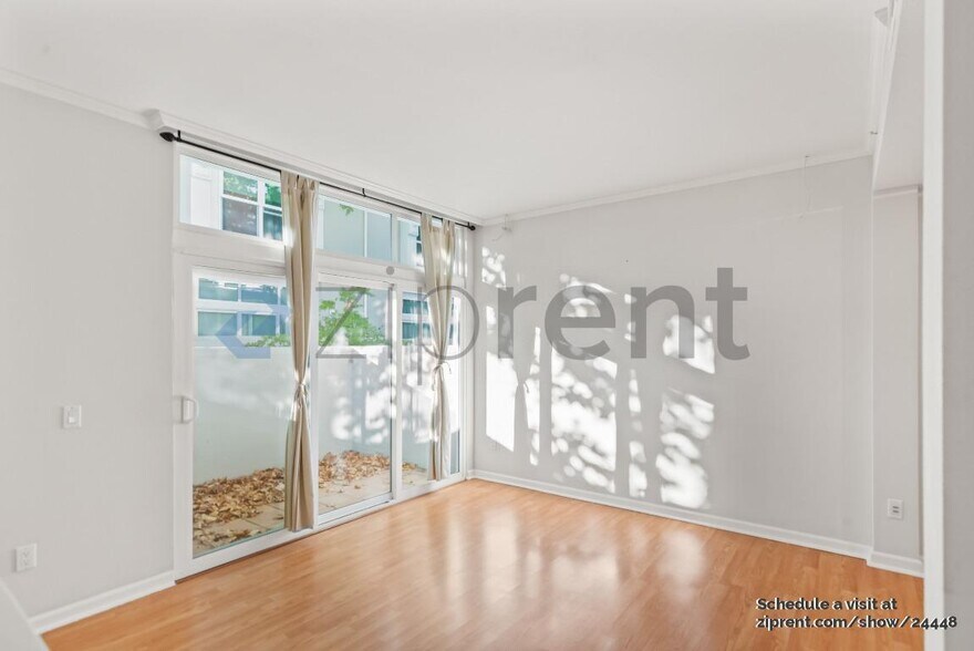 Building Photo - 334 Dunsmuir Terrace