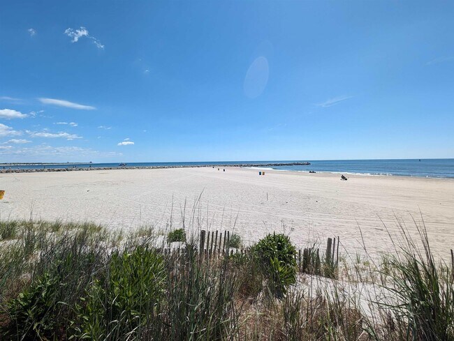 Building Photo - 207 Oriental Ave