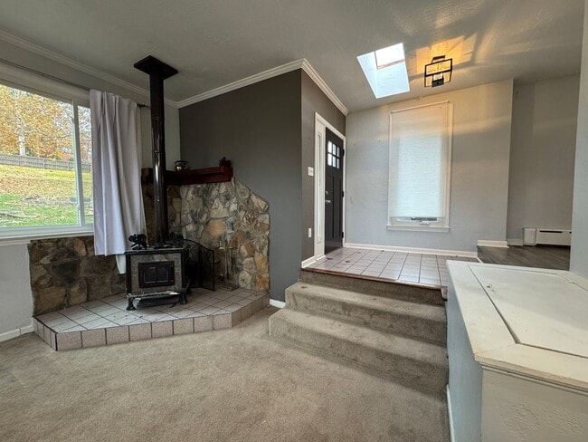 Building Photo - Spacious Private Oasis - 3 Bedroom 2 Bathr...