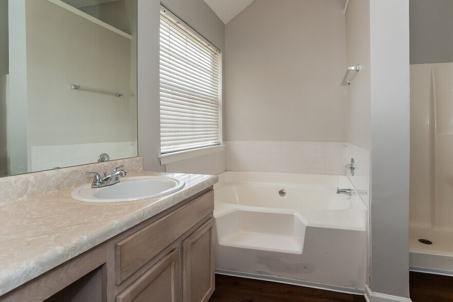 Building Photo - 3154 Lower Creek Dr