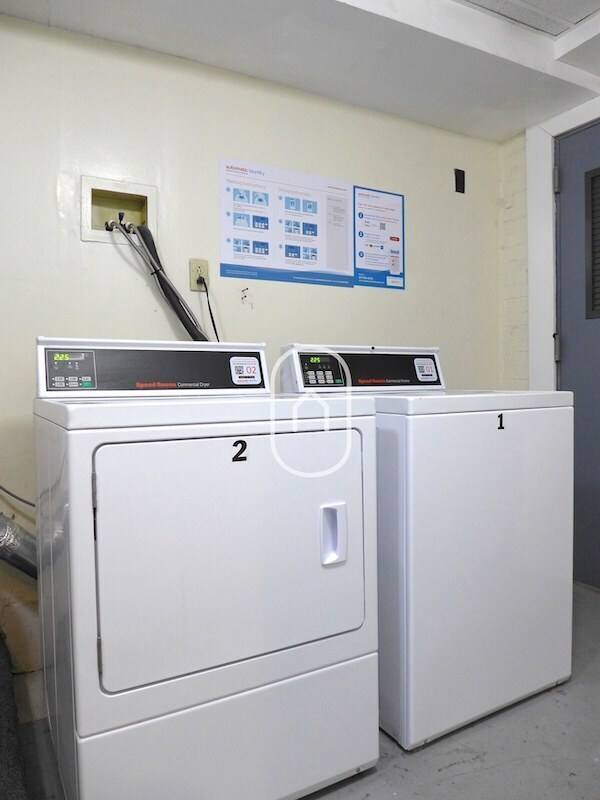 Building Photo - 869 Beacon St