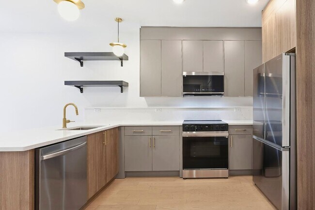 Building Photo - 35 Orchard St