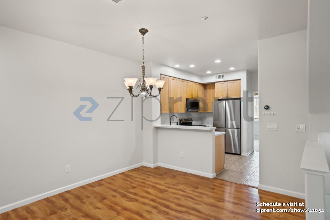 Building Photo - 722 Kingsford Way